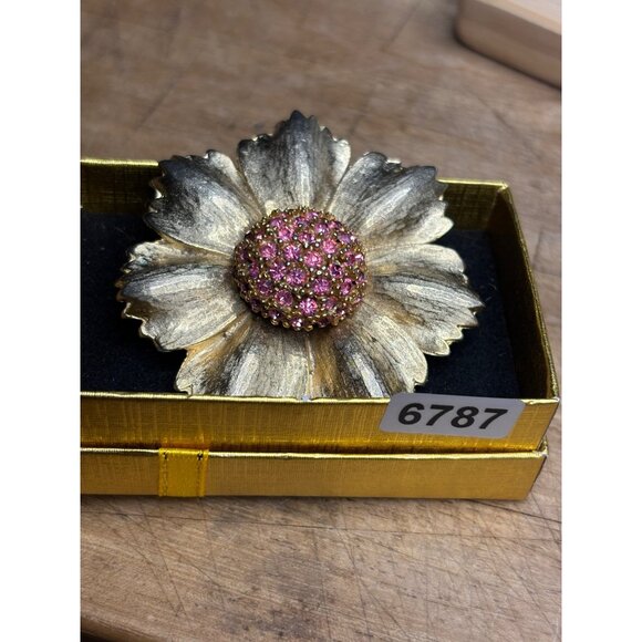 Vintage Gold-Toned Floral Brooch With Pink Rhinestones - Picture 2 of 9